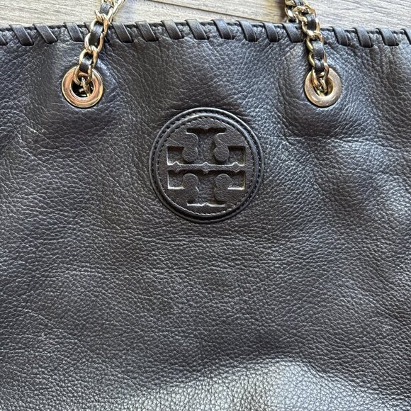 Tory Burch Marion East-West Tote in Black Pebbled Leather Gold Handbag - Picture 2 of 6
